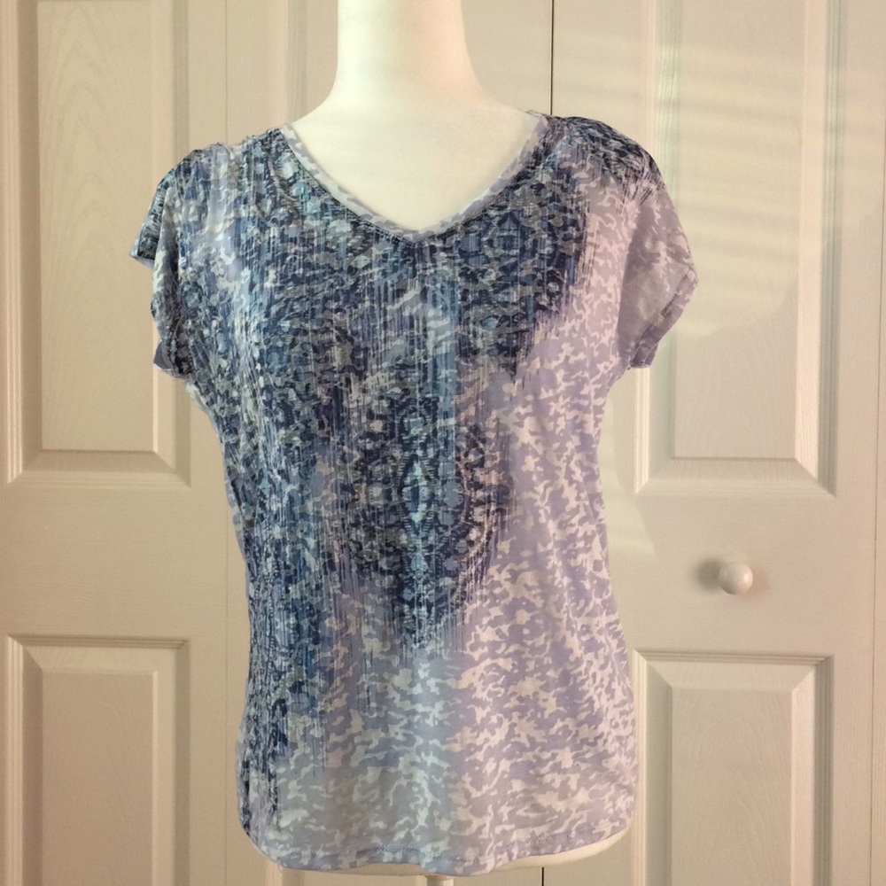 Red ruby lined top in bluish brush strokes print.